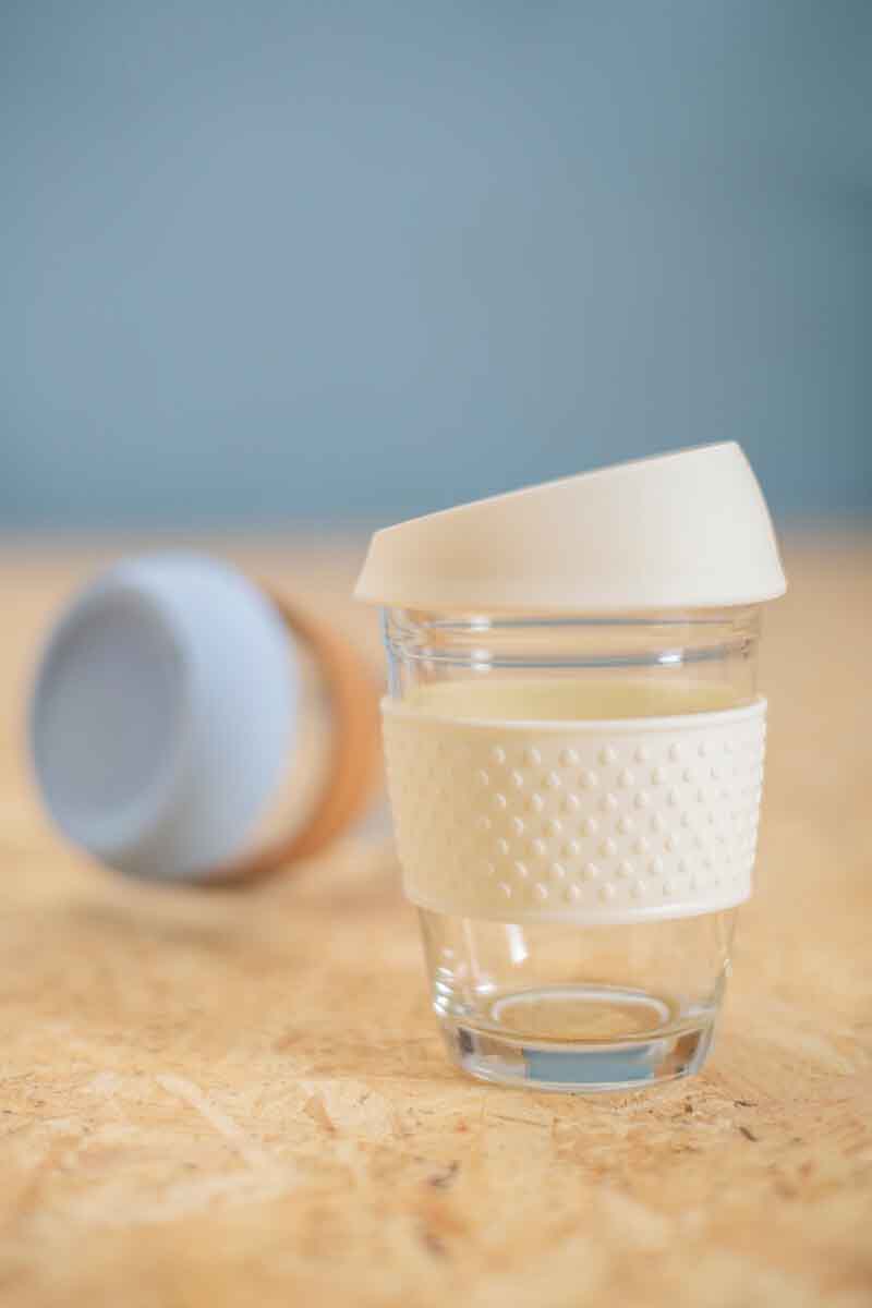 Mimo Glass Mug With Cream Silicone Band Lid