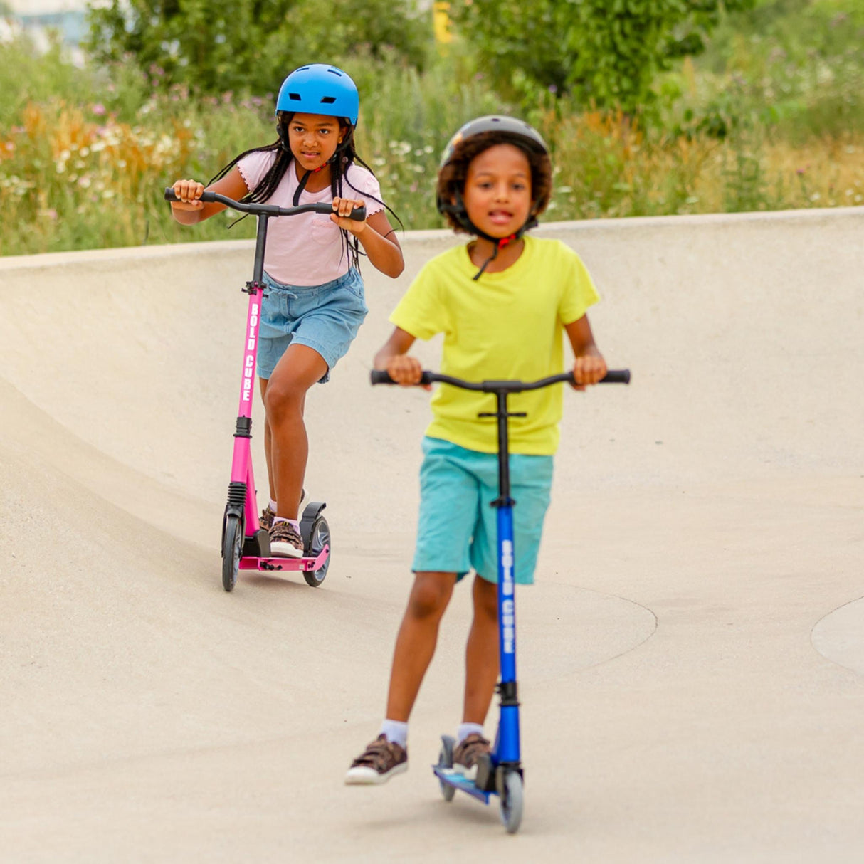 Sapphire - Deluxe 2 Wheel Scooter