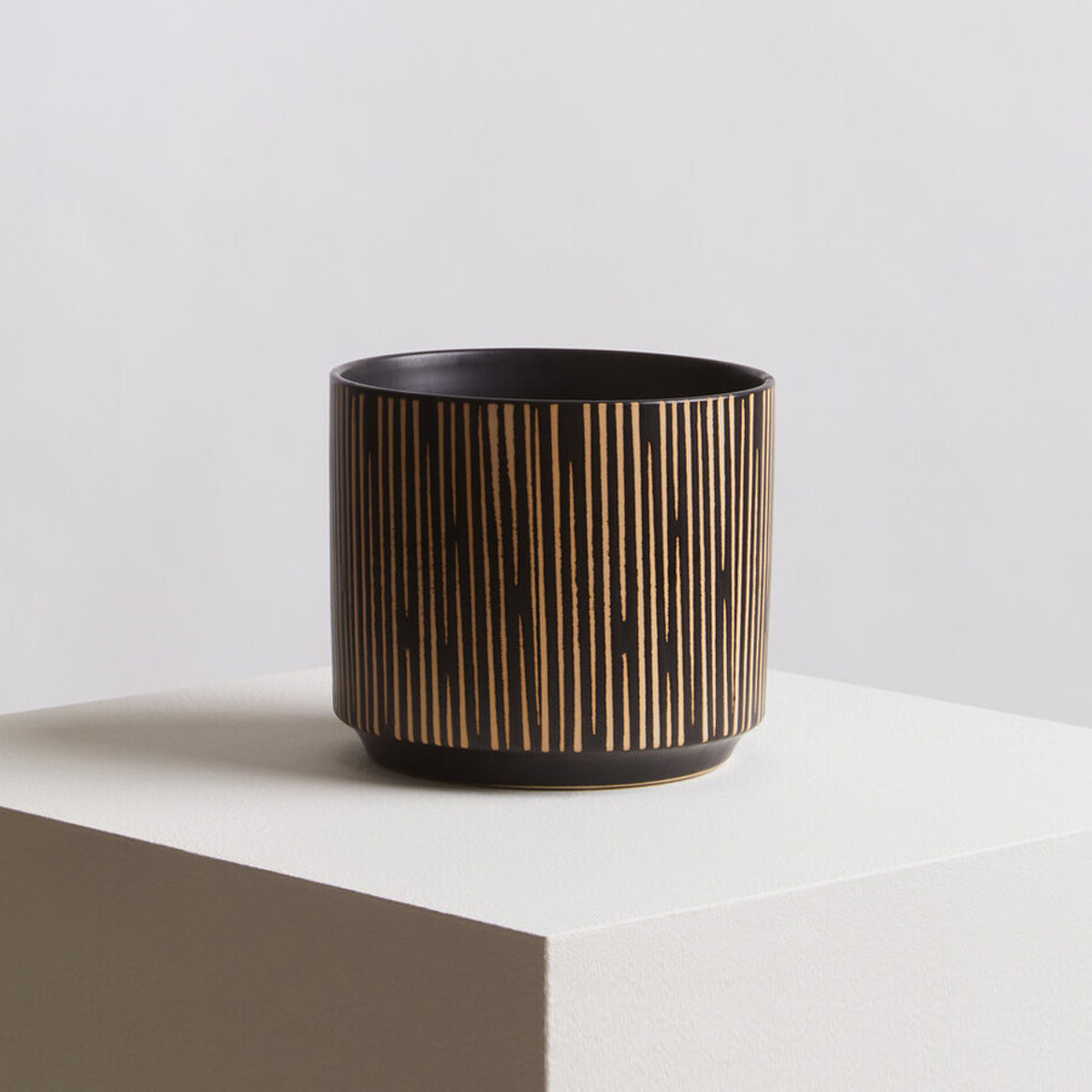 Kiso Small Black and Cream Finish Planter