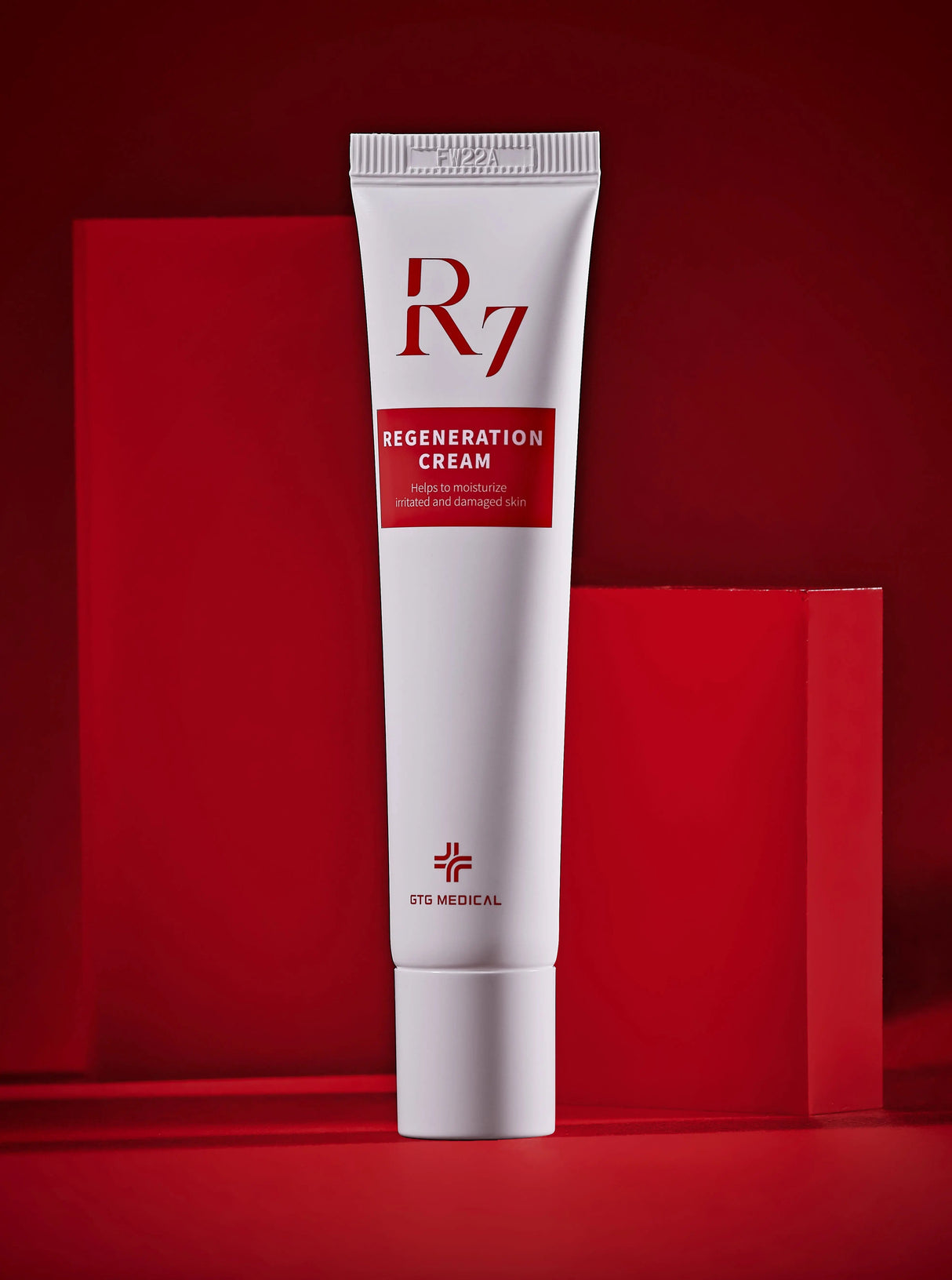 R7 Regenerating and Moisturising Skincare Cream