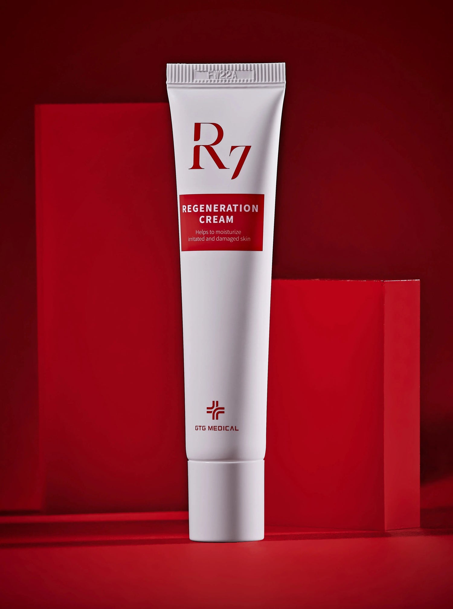 R7 Regenerating and Moisturising Skincare Cream