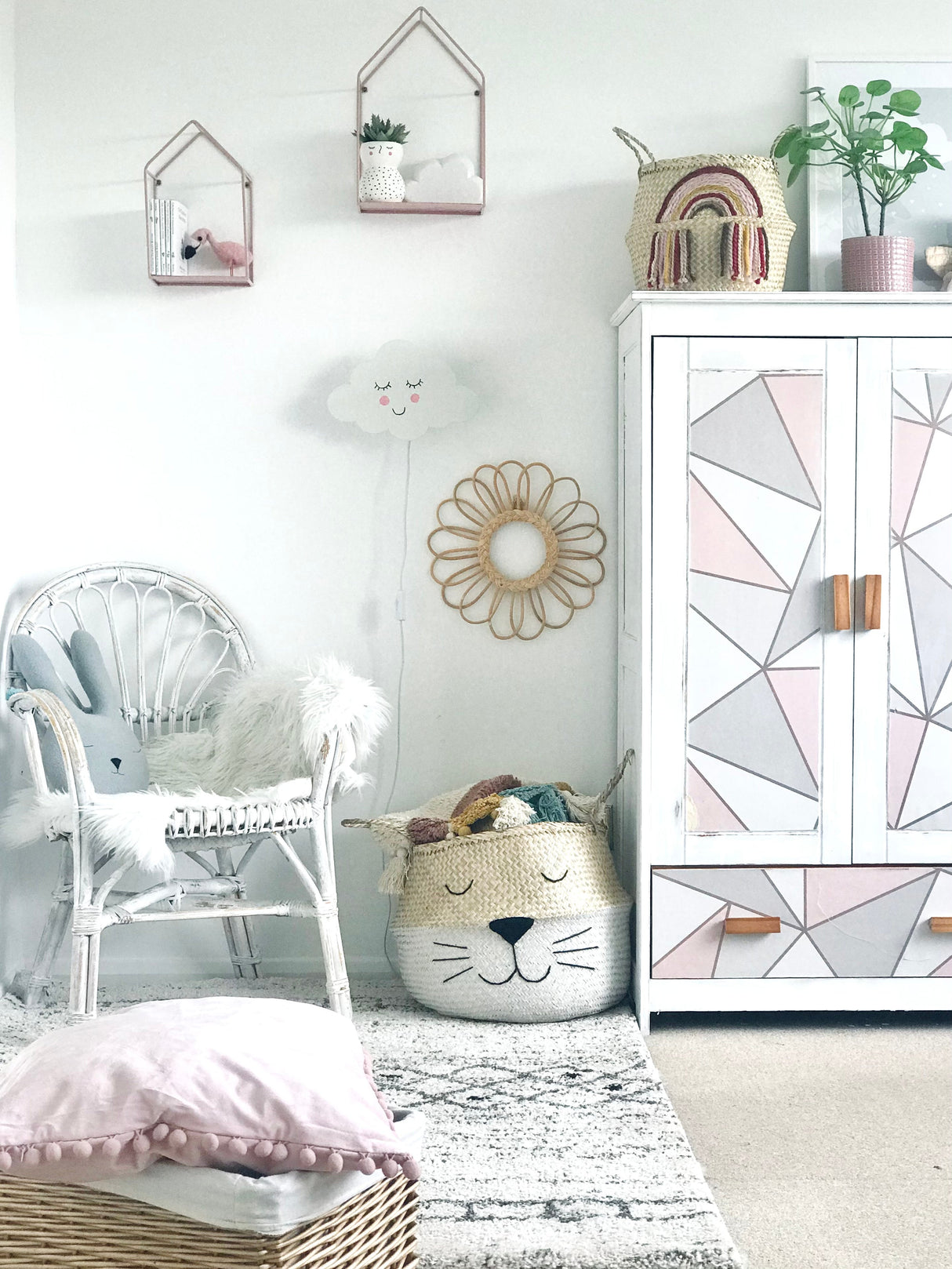 White Bottom Cat Whiskers Basket - Extra Large