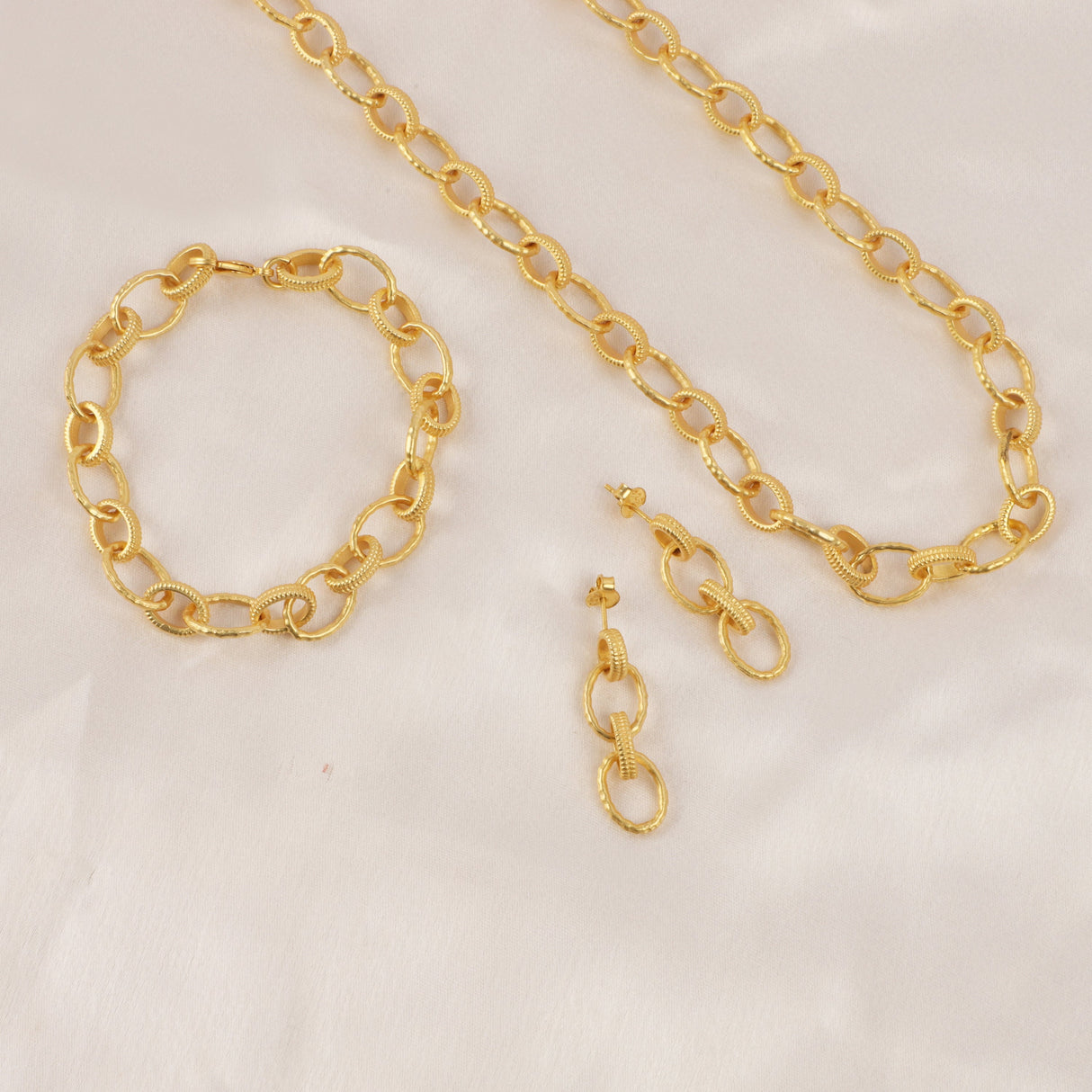 Oval Hammered Link Necklace