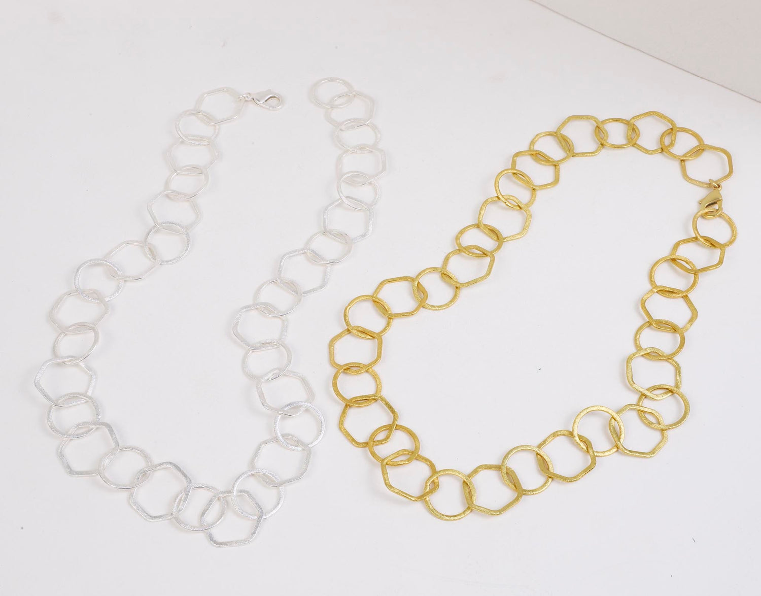 Hexagonal Loop Chain Gold