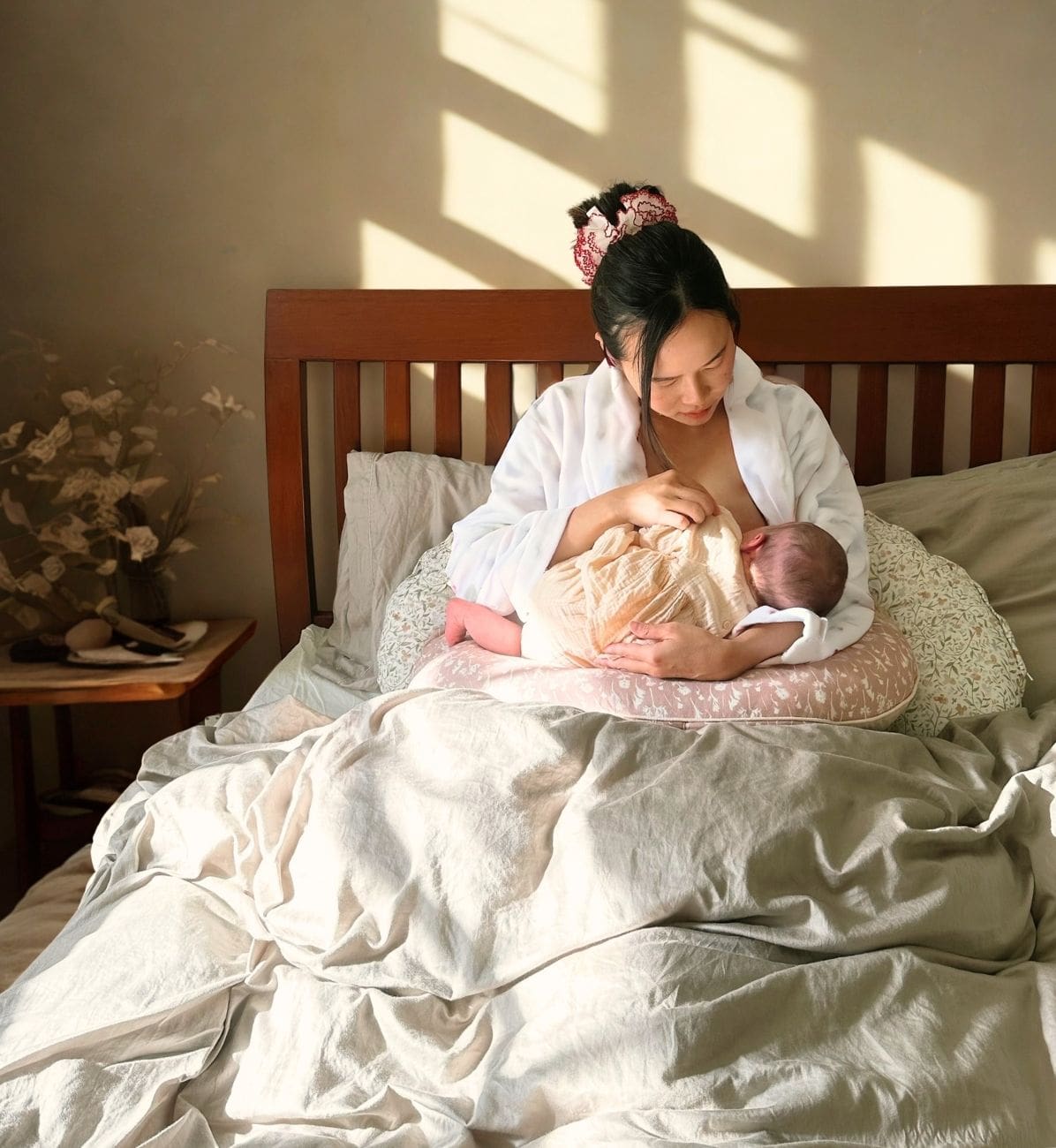 Mini Moon Feeding Pillow - Wild Parsley