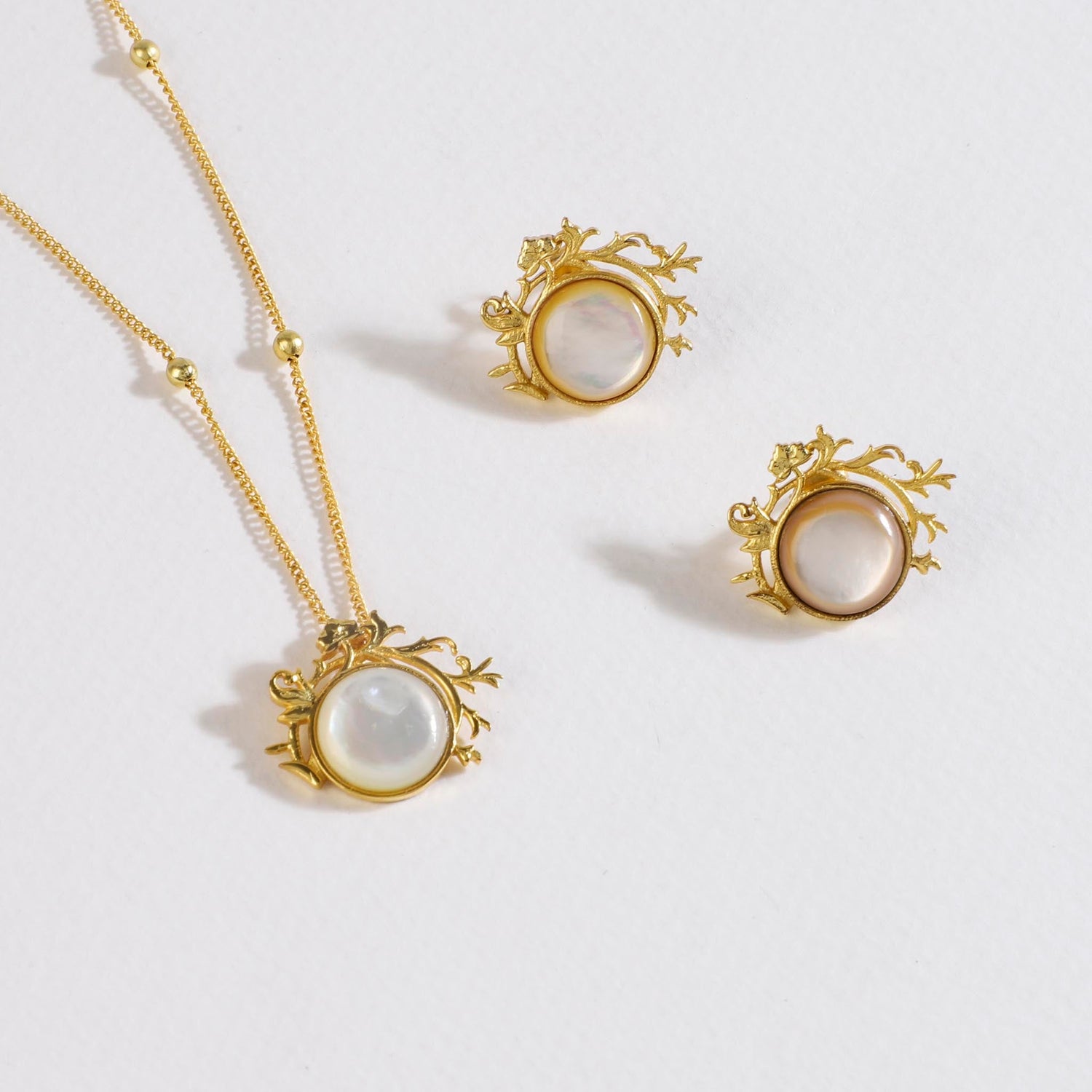 Flower Necklace Mother of Pearl