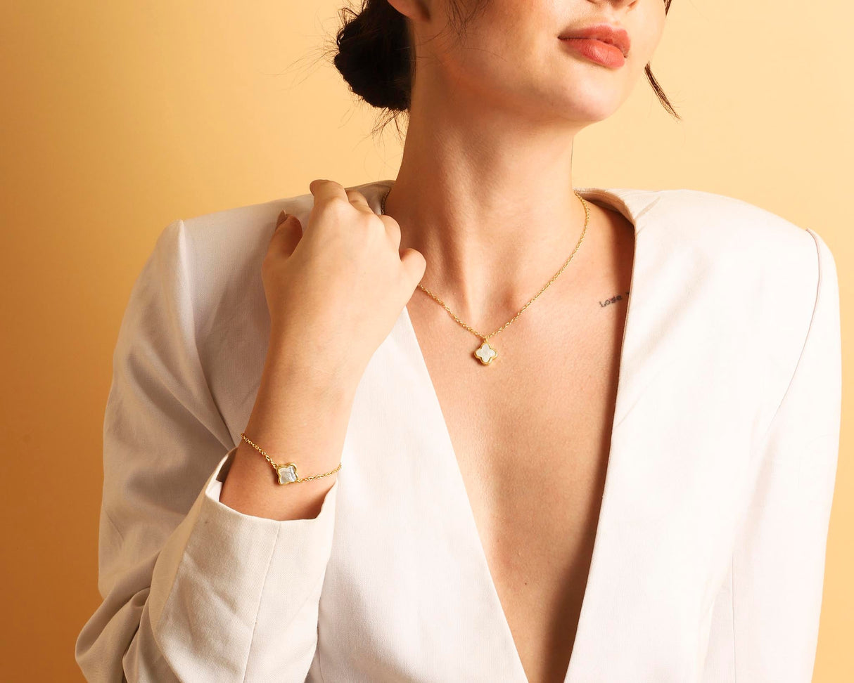Clover Necklace Mother of Pearl