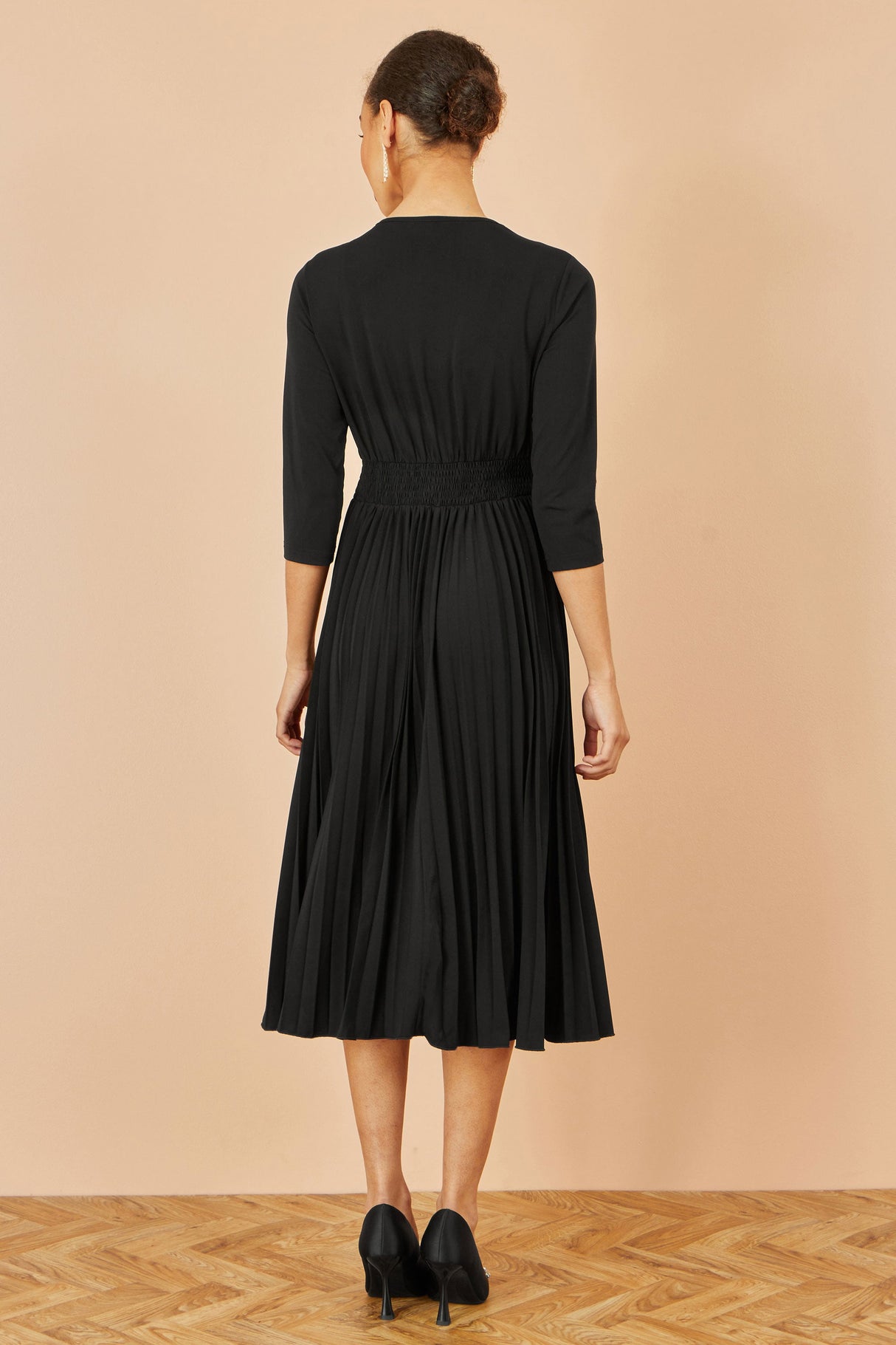 Yumi Black Jersey Knot Waist Pleated Midi Dress