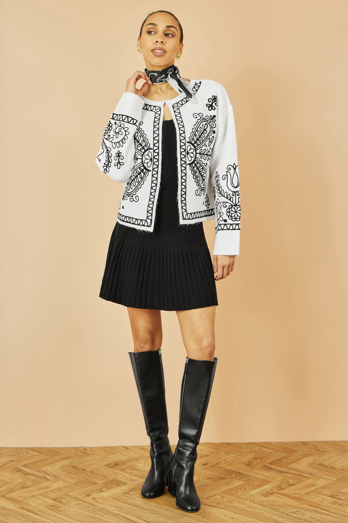 Yumi Black Knitted Pleated Mini Skirt