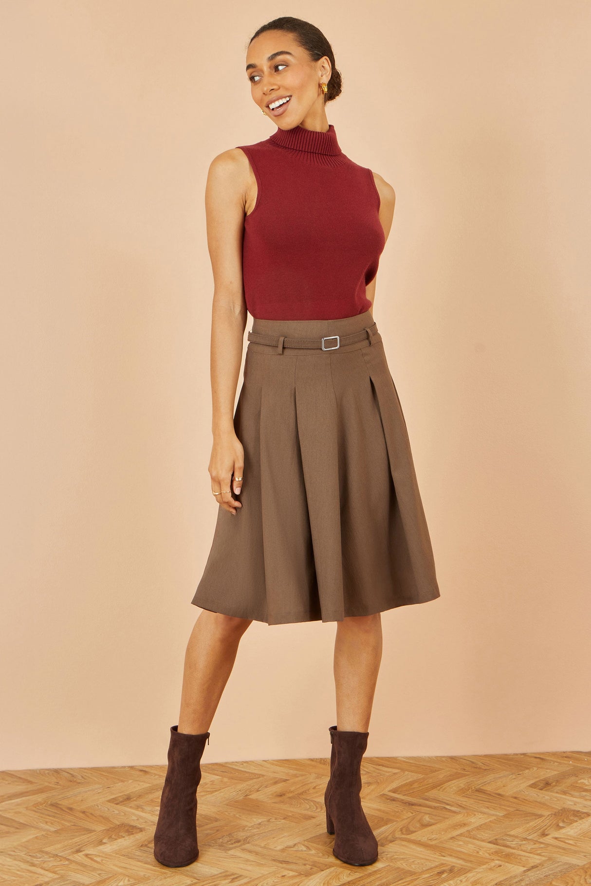 Yumi Brown Pleated Midi Skirt With Matching Belt