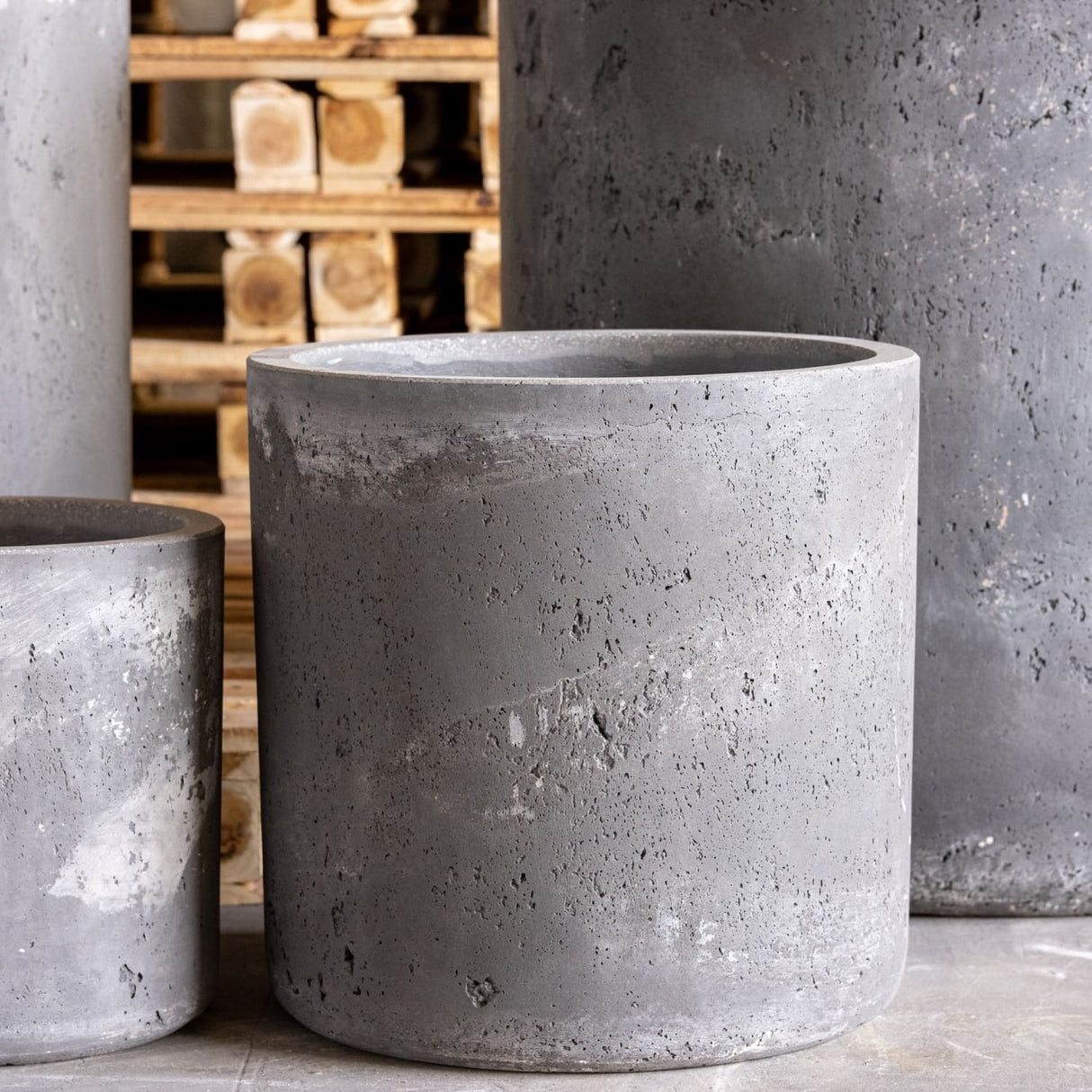 Aurella | Onyx Dusk – 40cm Large Concrete Cylinder Planter – 34L Round Plant Pot