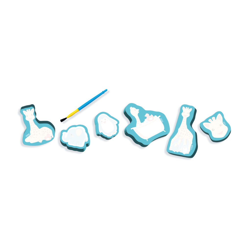 Sophie La Giraffe - Colouring in the Bath With Water