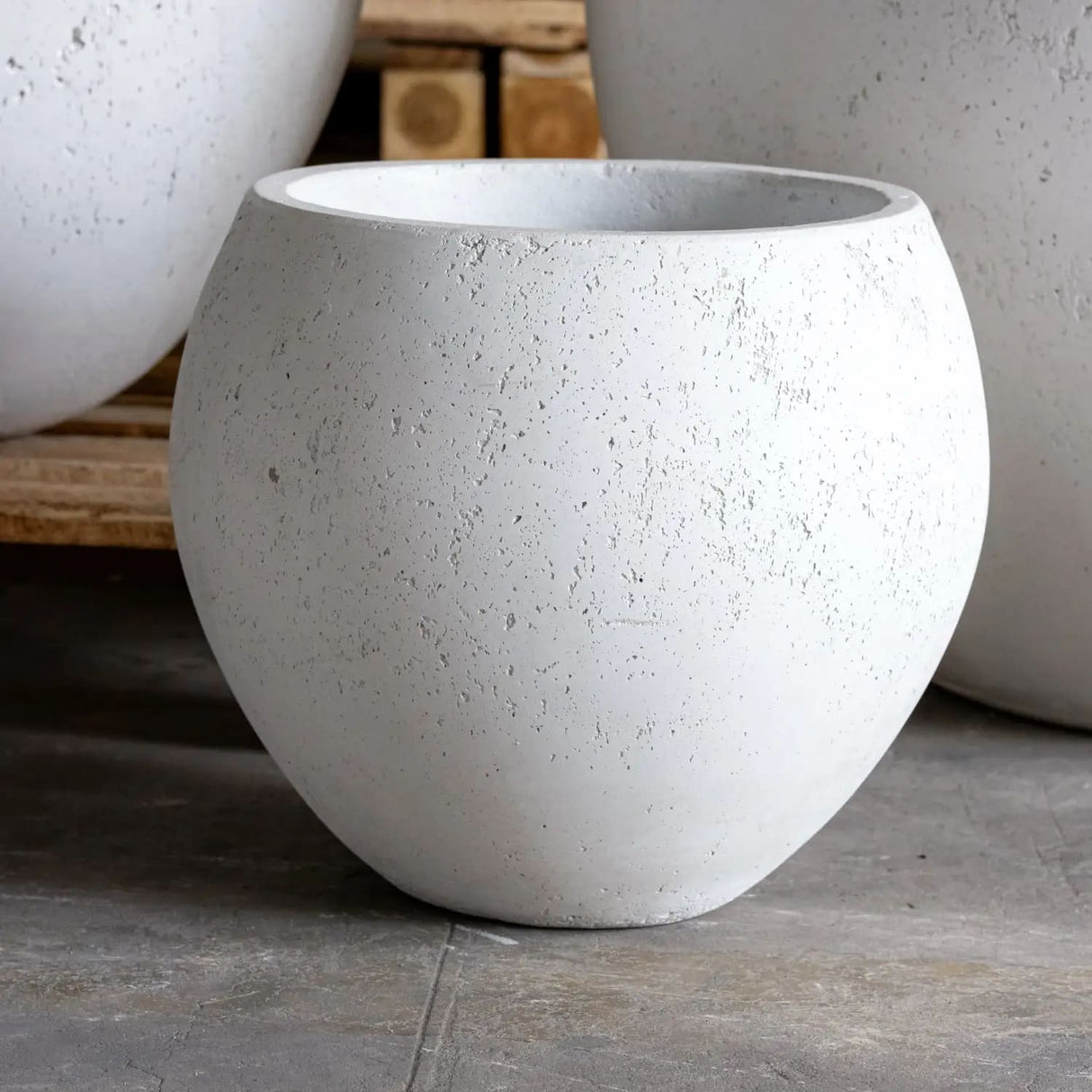 Orbello | White Mist – 35cm Medium Concrete Sphere Planter – 25L Round Plant Pot