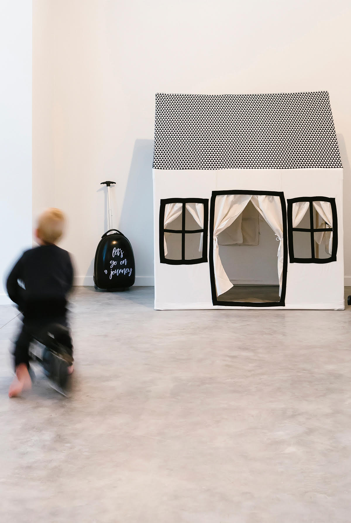 CuddleCo Cotton Big House Playhouse - Black & White