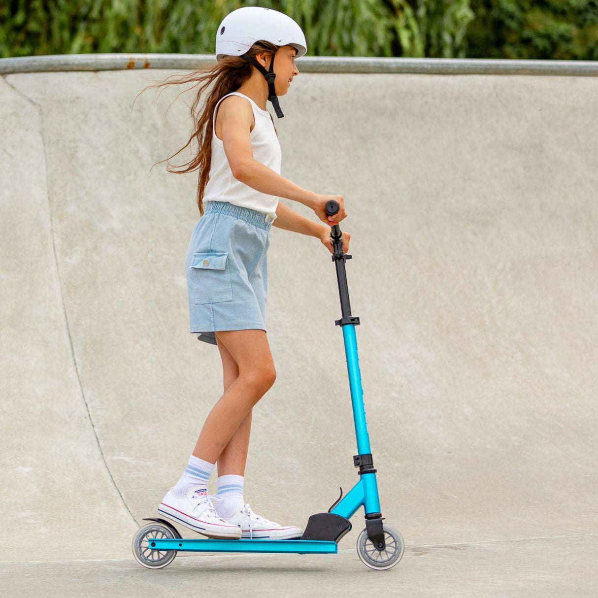 Black - Deluxe 2 Wheel Scooter