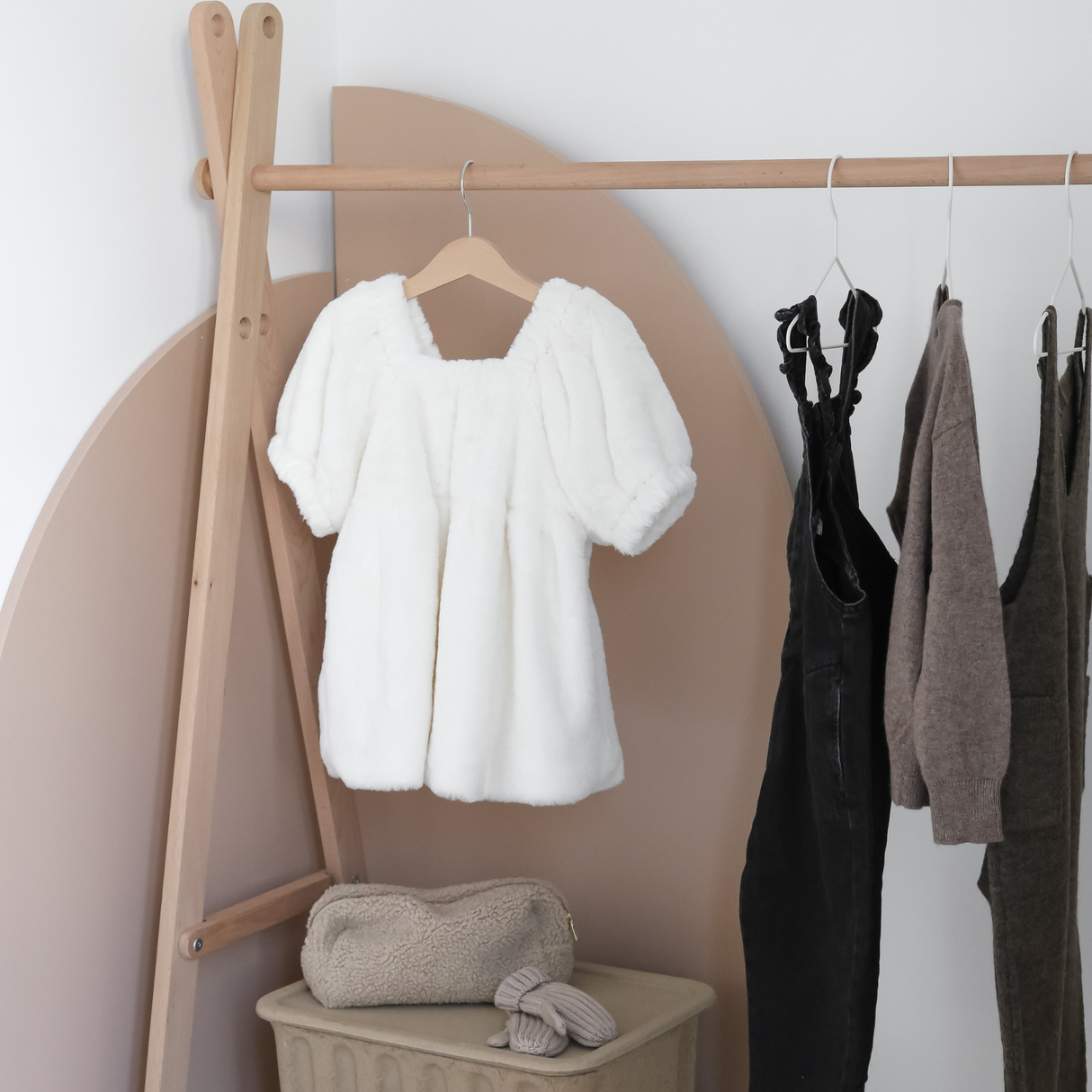 Clothing Rail, Grow