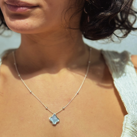 Clover Necklace Mother of Pearl