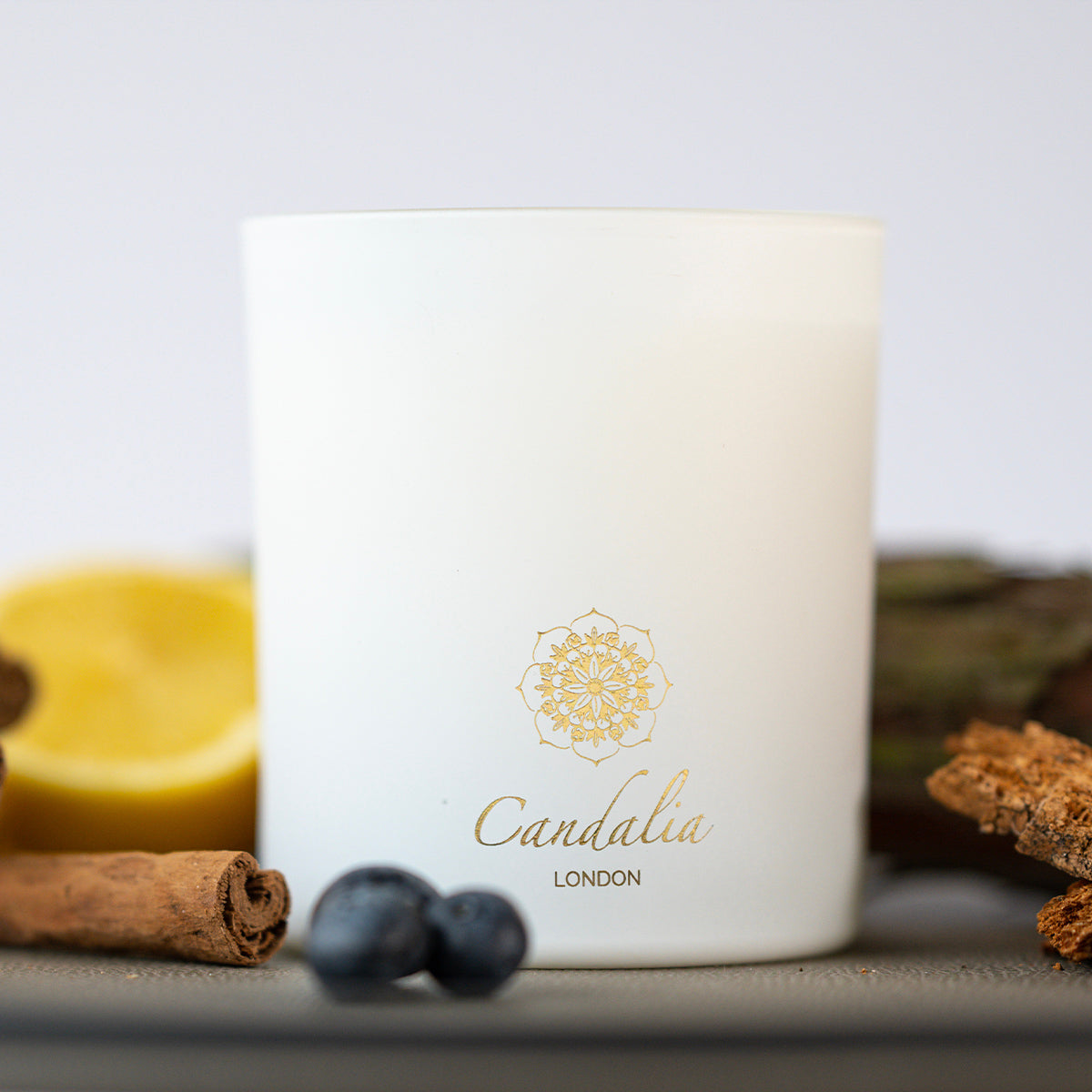 Oud Bois De Santal Candle
