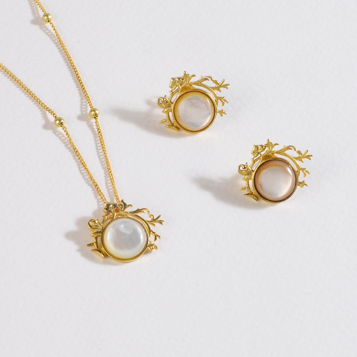 Flower Necklace Mother of Pearl