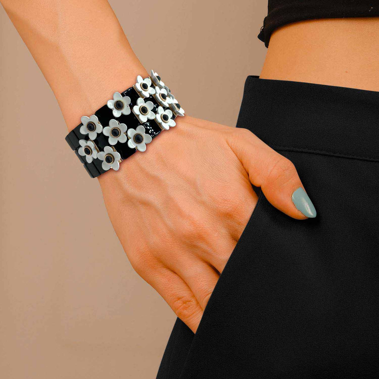 Black and White Floral Enamel Elasticized Bracelets