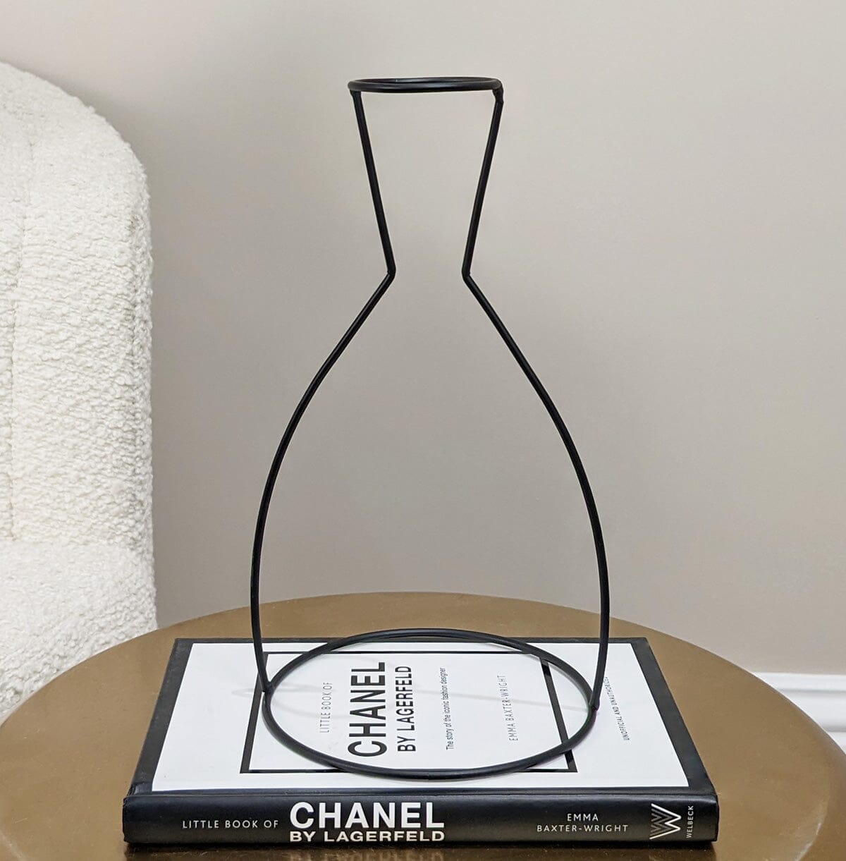 Contour Black Silhouette Wire Vase