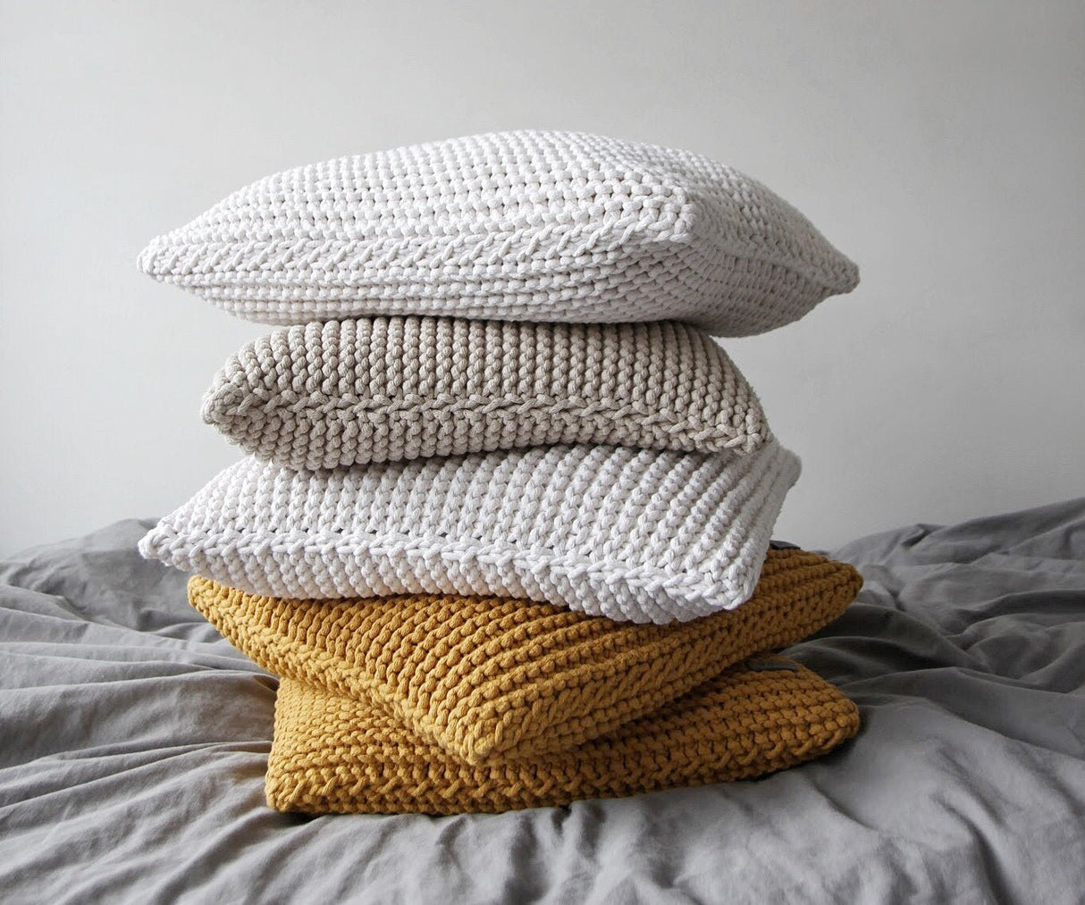 Knitted Cushion | IVORY